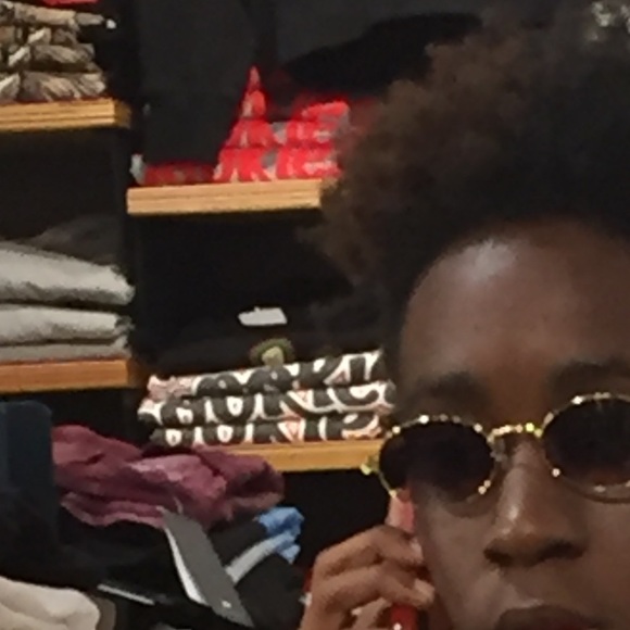 Meet your Posher, Omari - Picture 1 of 1